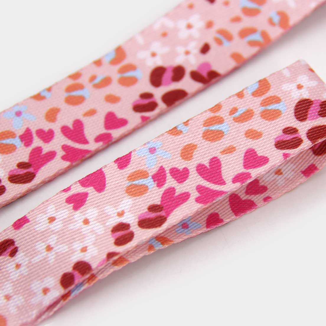 Lanyard con llavero rosa